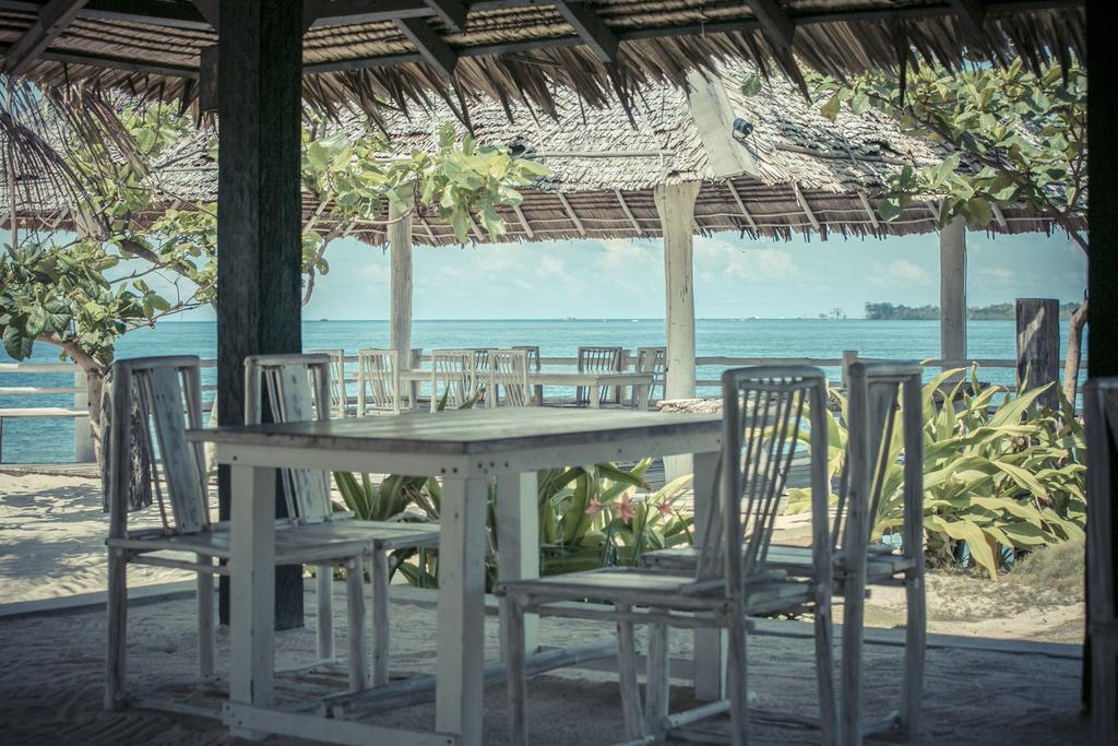 Trikora Beach Club&Resort Teluk Bakau Zimmer foto